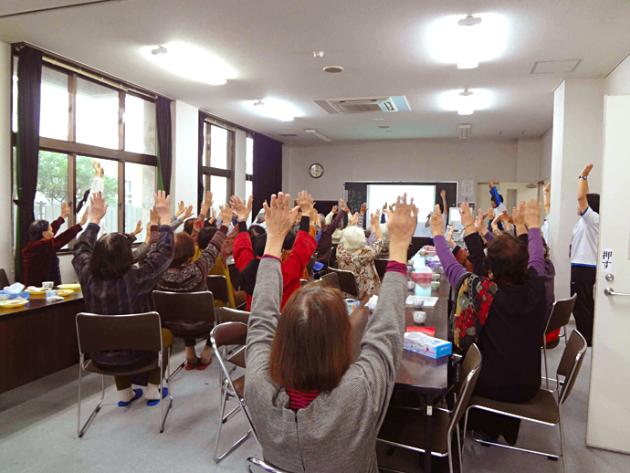 【名桜大学健康・長寿サポートセンター】JOYSOUND FESTAを使用した高齢者運動教室とゆんたく会を開催